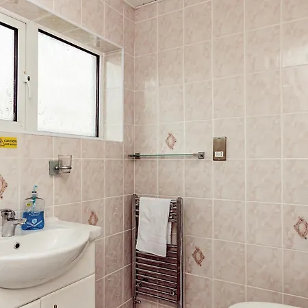 4 * Flookburgh